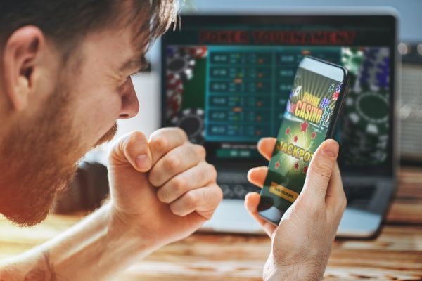 Filipino player using jltttt on a smartphone for mobile sports betting